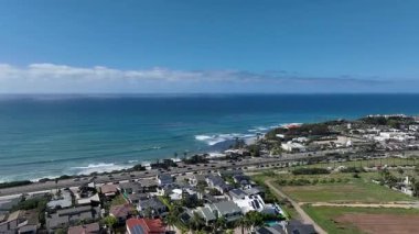Cardiff 'in güzel bir evle çekilmiş hava aracı fotoğrafı, California' nın batı kıyısı, Encinitas, Amerika Birleşik Devletleri