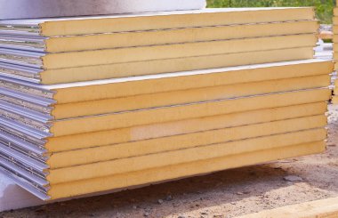 Duvar için bir paket sürdürülebilir eko emici sandviç paneli. Duvar inşaatı için fiber malzeme.