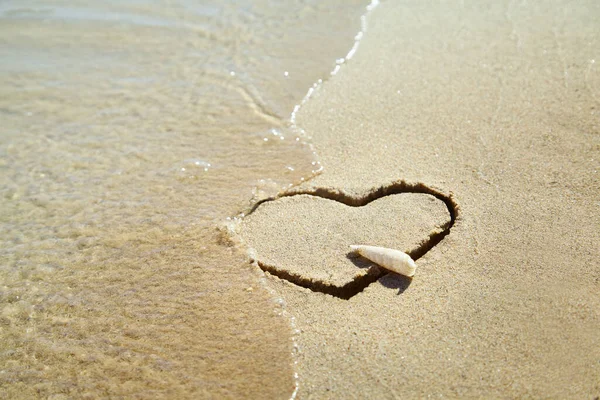 Heart Made Sand Beach Love Concept Shell Symbol Arrow — Stockfoto