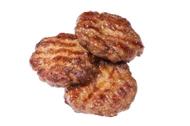 Izgara kıymalı pirzola beyaz arka planda kırpma yolu ile izole edilmiş.