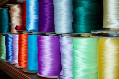 Canlı renkli saten çift katlı önyargı bandı dikiş için.