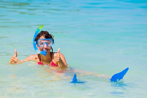 Bastante youn mujer pasando vacaciones impresionantes — Foto de Stock