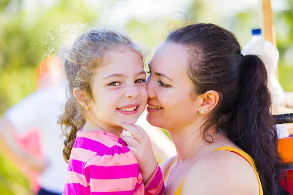 Mutlu anne ve kız — Stok fotoğraf