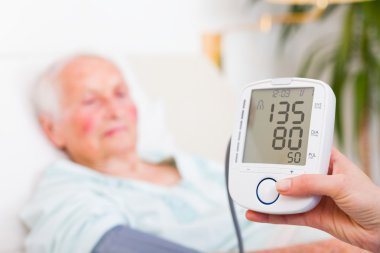 Hemşire ölçüm tansiyon