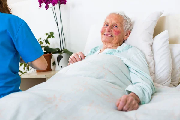 Gelukkig senior vrouw — Stockfoto