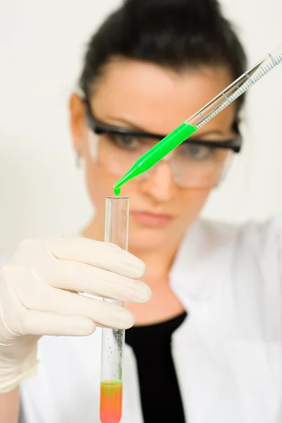 Green drop chemistry — Stock Photo, Image