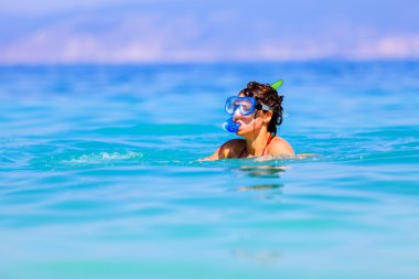 Sualtı almadan kız 