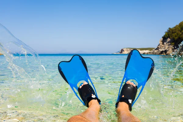 Man with scuba flippers splashing the water — Stock Photo, Image