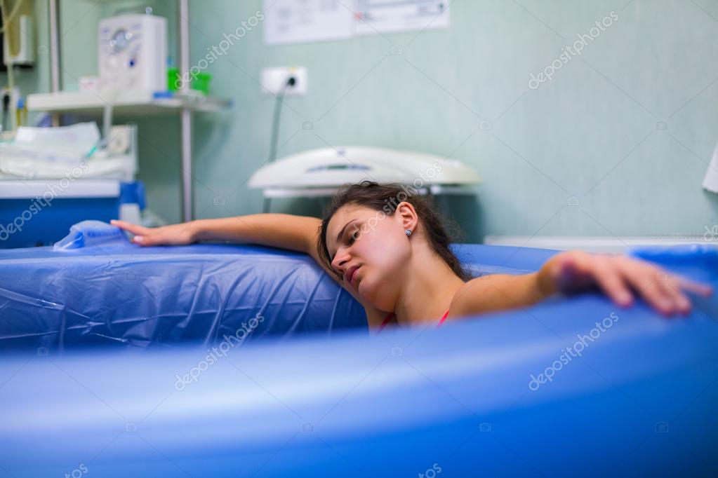 Nacimiento natural en el agua 2024