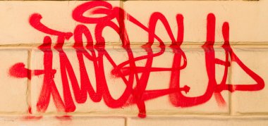 Kırmızı sprey grafiti