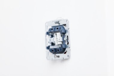 Duvara yüklü elektrik soketi