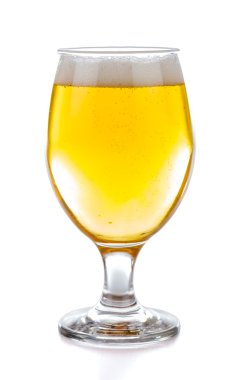 Taze fıçı sarışın bira.