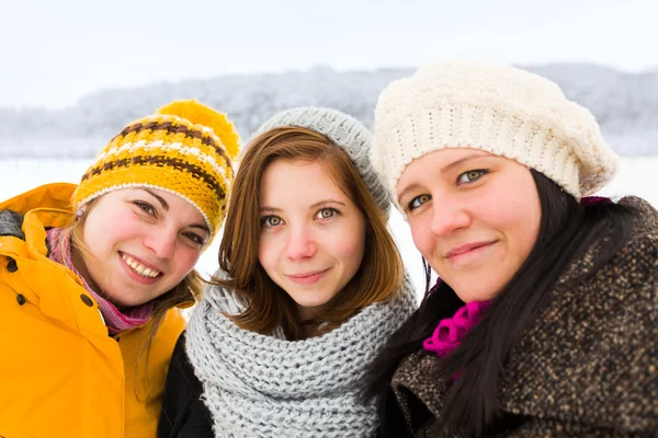 Drei Mädchen beim Selfie — Stockfoto