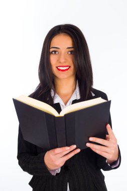 Kitap ile esmer kız