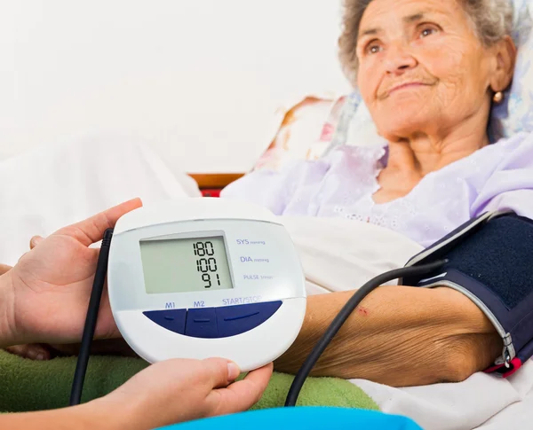 Using Digital Blood Pressure Gauge — Stock Photo, Image