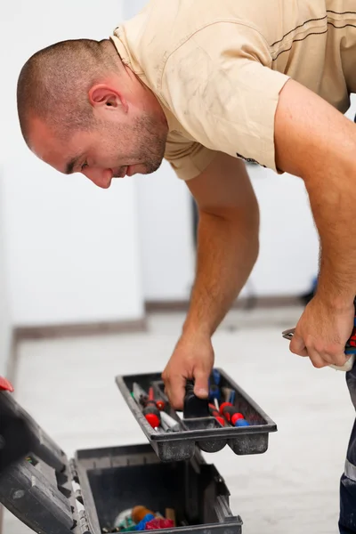 Reparatör med verktygslådan — Stockfoto