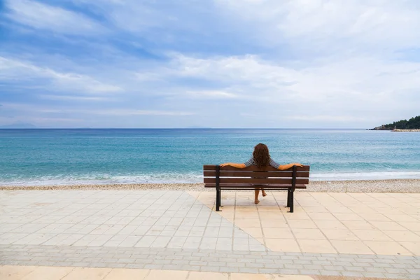 Lady enjoying the great view on the shores — Stock Photo, Image