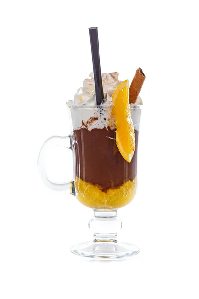 Chocolate quente especial com creme e laranja — Fotografia de Stock