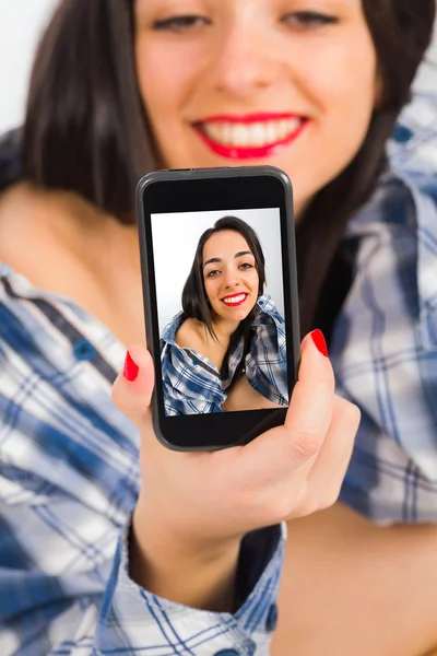 Lady sexting with her smart phone — Stock Photo, Image