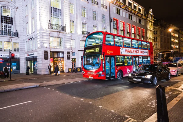 Londres trafiic en la noche — Foto de Stock