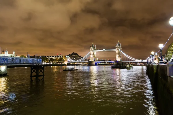 Vue de nuit depuis le bar du pont supérieur — Photo