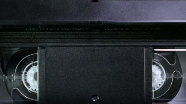 Bir Vhs kaset bir Vcr oynatıcıya oynarken