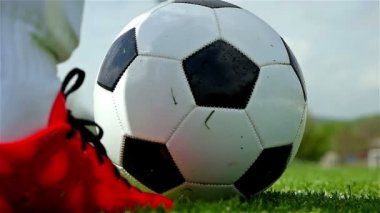 Futbol oyunu. Futbol eylem. Hedef gardiyan/futbolcu ağır çekim bir topu tekmeleme