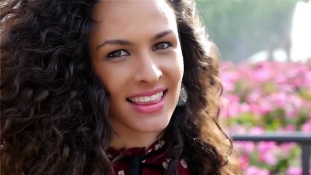 Portrait of a pretty young woman walking in the city park, slow motion, steady cam shot — Stock Video