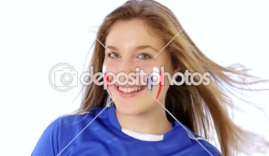 Gülümsediğini yüz üzerinde Fransız bayrağı ile kız