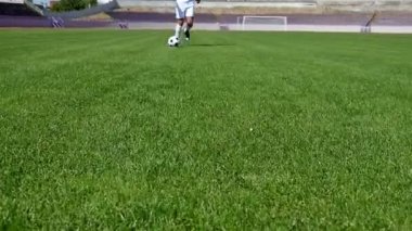 Defender'ı, ağır çekim önlemek için hile yapma futbolcu