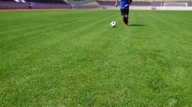 Defender'ı, ağır çekim önlemek için hile yapma futbolcu