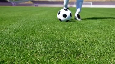 Defender'ı, ağır çekim önlemek için hile yapma futbolcu