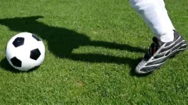 Defender'ı, ağır çekim önlemek için hile yapma futbolcu