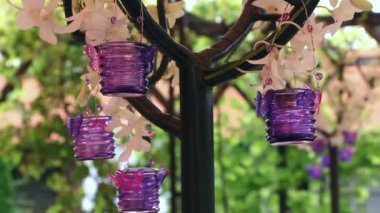 Mor mumlarla düğün dekorasyon