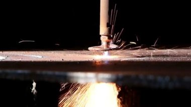 ağır sanayi - endüstriyel lazer metal sac kesim.