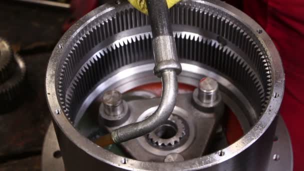 Heavy industry - Electric motor assembling, how it made. A motor that converts electricity to mechanical work — Stockvideo