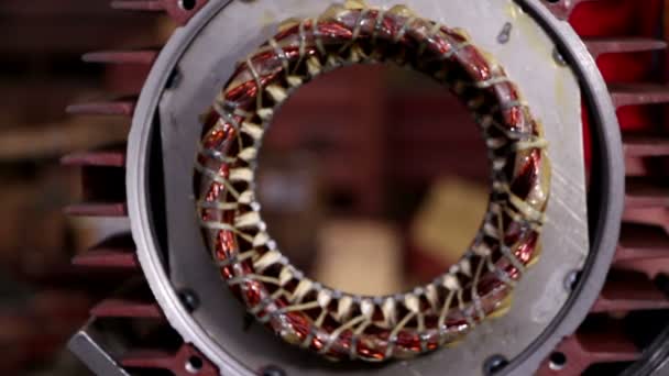 중 산업-전기 모터 조립, 어떻게 만들어. 전기 기계 작업으로 변환 하는 모터 — 비디오