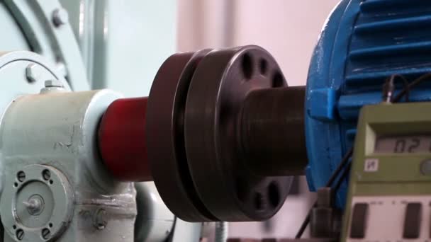 Heavy industry - testing motors in laboratory — Stock Video