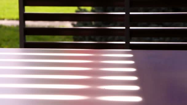Opona stěny snímky chrání před sluncem a deštěm — Stock video