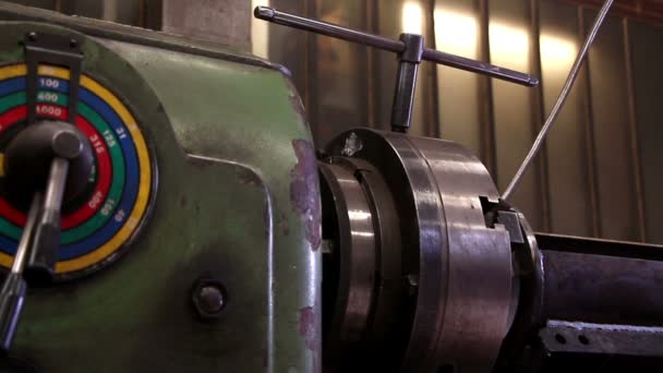 Heavy industry - Mechanical treatment, lathe machine — Stock Video