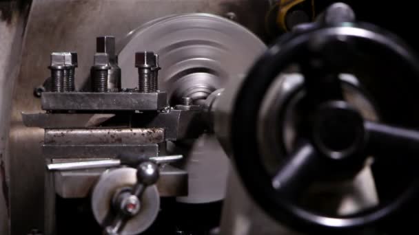 Zware industrie - mechanische behandeling, draaibank machine — Stockvideo