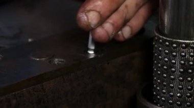 Ağır sanayi - makine basarak mekanik tedavi