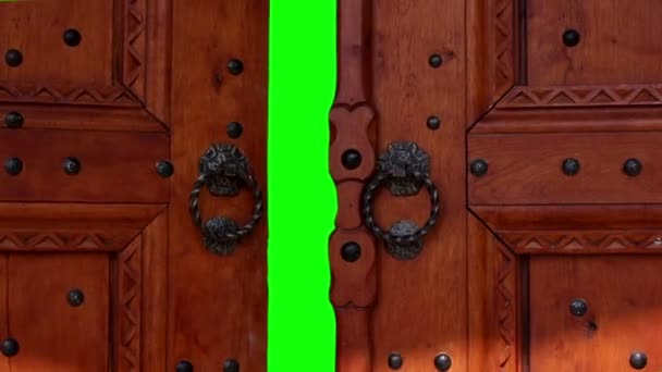 Türöffnung mit Chromaschlüssel. Tür für den Übergang zu neuem Video