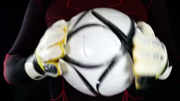 Soccer/football goalkeeper with gloves and ball — Stock Video