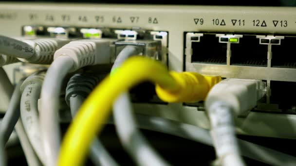 Lumières et connexions sur le serveur réseau