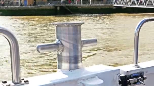 从一艘移动的旅游船到伦敦泰晤士河 — 图库视频影像