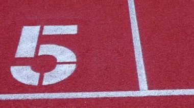 Dolly bir koşu parkuru bir numaraya 5 yavaş, counter 5 numara