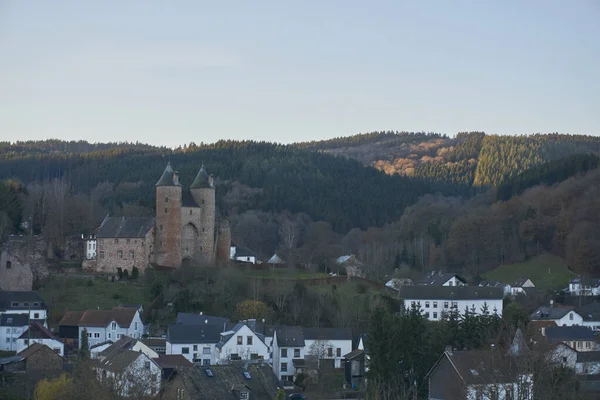 Bertrada Eifel Almanya Daki Şato Bulutlu Bir Aralık Gününde — Stok fotoğraf