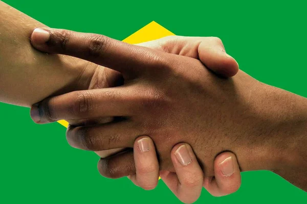 Braziliaanse Vlag Intergratie Van Een Multiculturele Groep Jongeren — Stockfoto