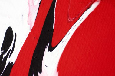 Mermer bir arka planda akrilik boya ve yağ karışımının makro çekimi..